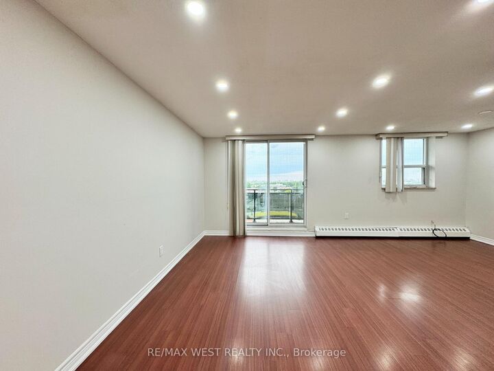 Property Photo:  3533 Derry Road E 709  ON L4T 1B1 