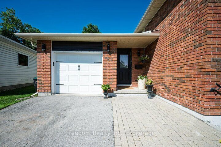 Property Photo: 42 Patricia Avenue ON L4M 5S6