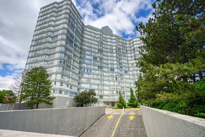 Property Photo: 50 Kingsbridge Garden Circle 1408 ON L5R 1Y2