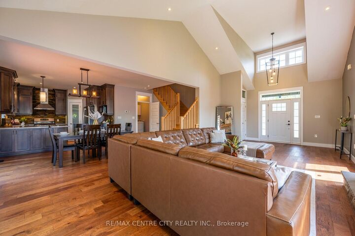 Property Photo: 2580 Dundas Street ON N5V 3C7