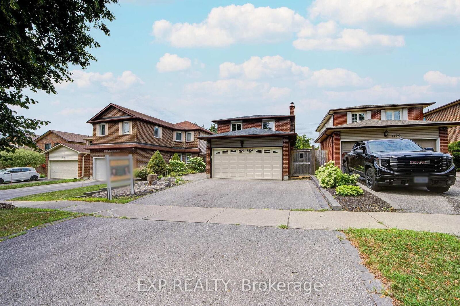 Property Photo:  1132 Cedarcroft Crescent  ON L1X 1R8 