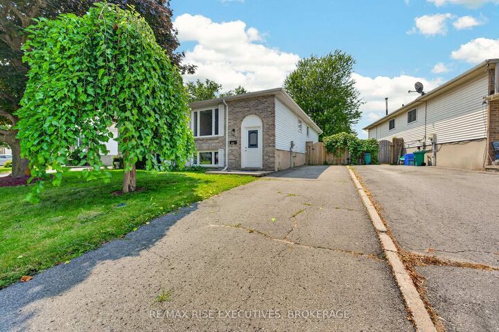 Property Photo:  385 Melanie Avenue  ON K7M 8B2 