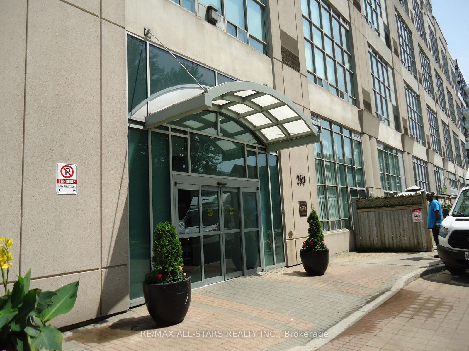 Property Photo: 250 Manitoba Street 621 ON M8Y 4G8