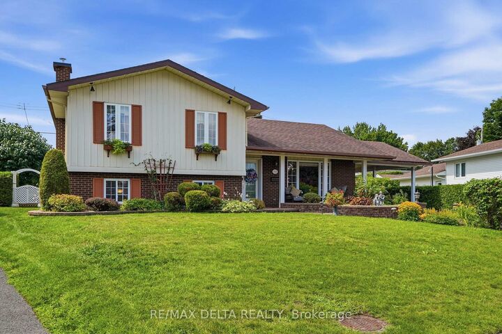Property Photo:  965 Jerome Street  ON K6A 3B1 