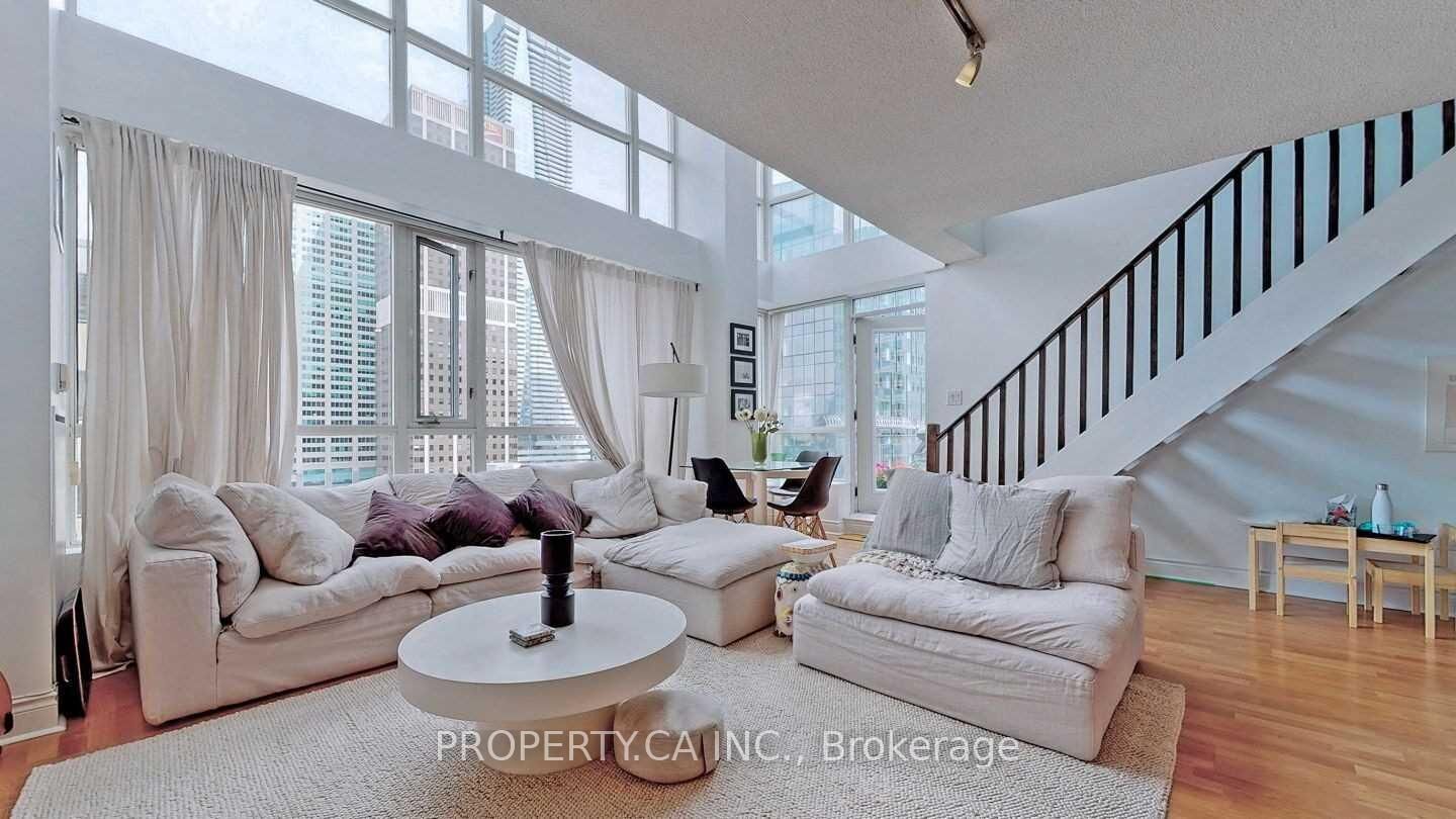 Property Photo:  80 Cumberland Street 1110  ON M5R 3V1 