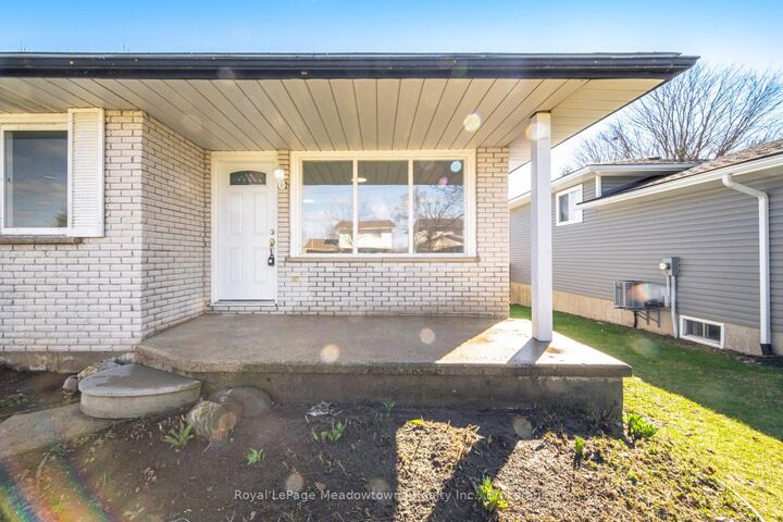 680 Raglan Street — photo 1