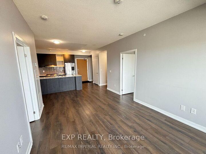 Property Photo:  2520 Eglinton Avenue W 1212  ON L5M 0Y4 
