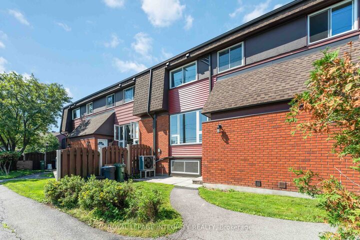 Property Photo: 5 Banner Road ON K2H 8T3