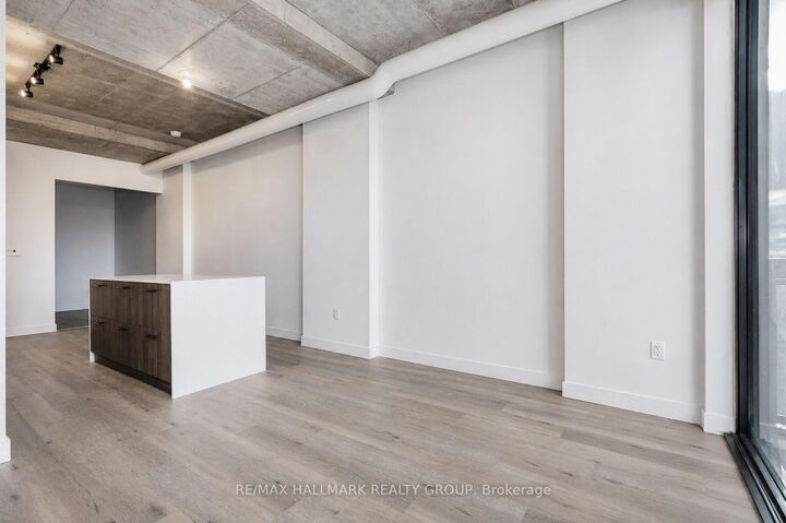 Property Photo: 10 James Street 713 ON K2P 1T2