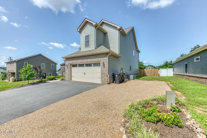 Property Photo: 933 Riddle Ridge TN 37659