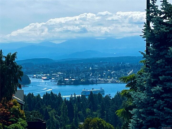 Property Photo: 3702 Glen Oaks Dr BC V9V 1N9