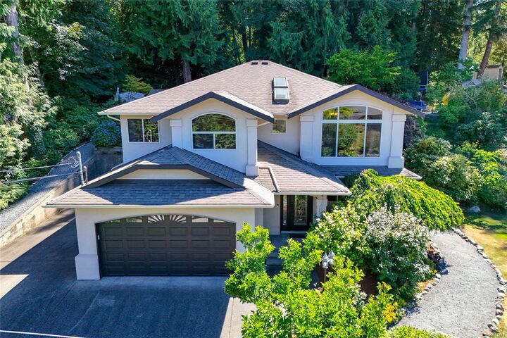 Property Photo: 804 Bucktail Rd BC V8H 1H5