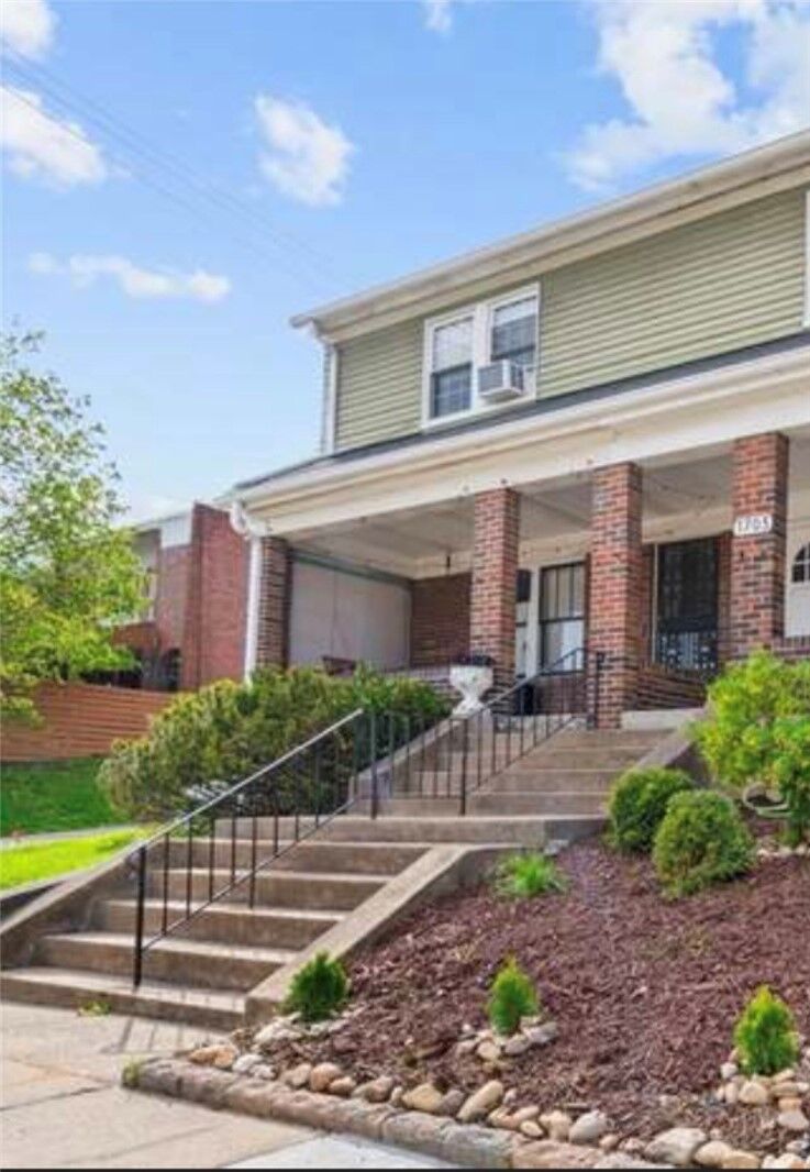 Property Photo: 1701 Jancey St PA 15206