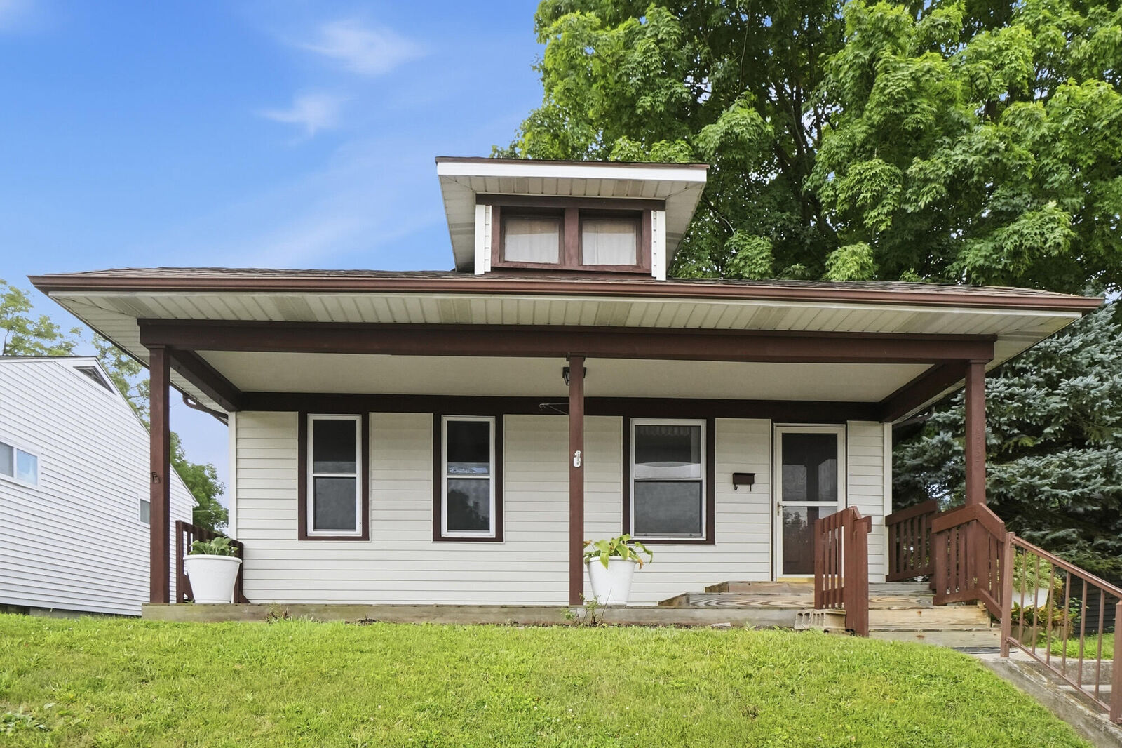 Property Photo:  1537 W Pleasant Street  OH 45506 