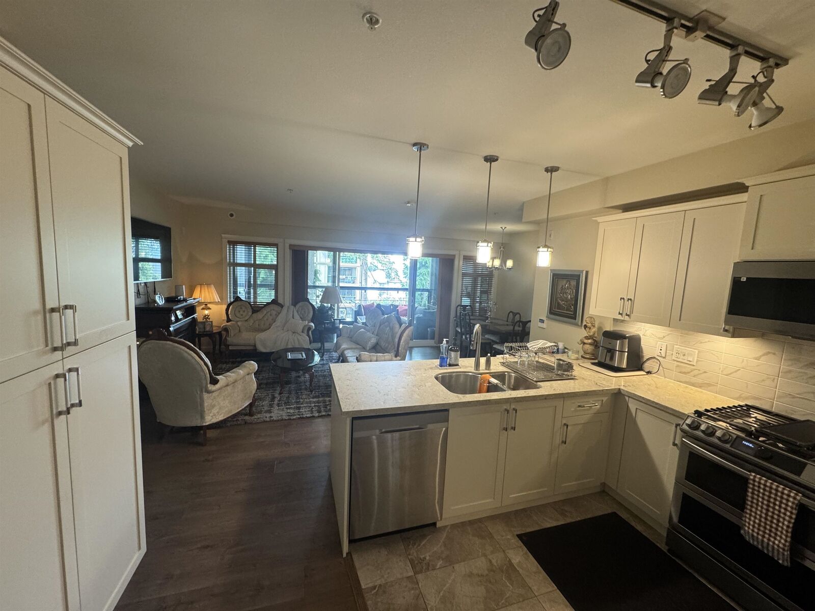 Property Photo: 3535 146A Street 409 BC V4P 0H2