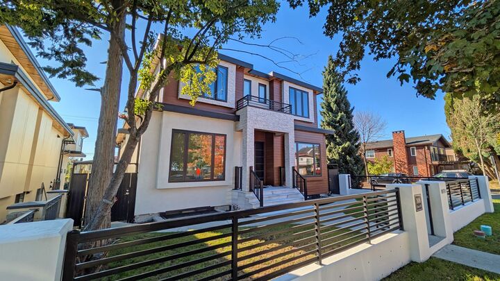 Property Photo: 108 E 51st Avenue BC V5X 1C3