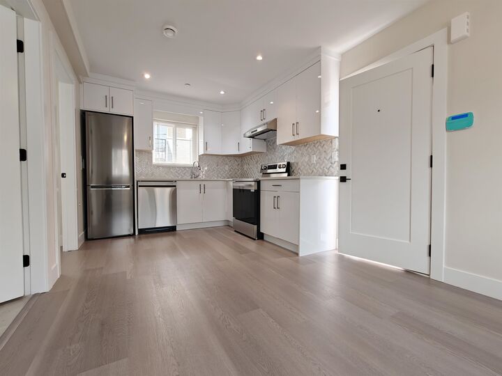 Property Photo:  381 E 57 Avenue 3  BC V5X 1S6 