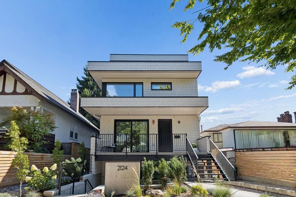 Property Photo: 2124 E 8 Avenue 1 BC V5N 1V5