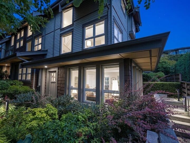 Property Photo: 2982 Chesterfield Avenue BC V7N 3M6
