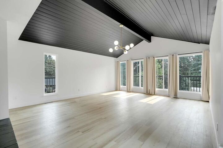 869 Gale Drive — photo 1
