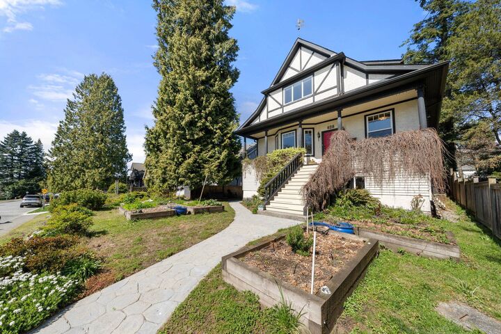 Property Photo: 628 E 5th Street BC V7L 1M7