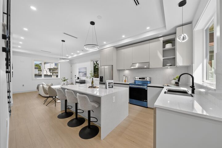 Property Photo: 6555 Carnegie Street 3 BC V5B 1Y2