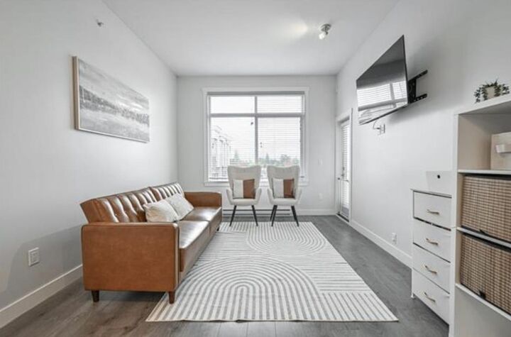 20696 Eastleigh Crescent 503 — photo 1