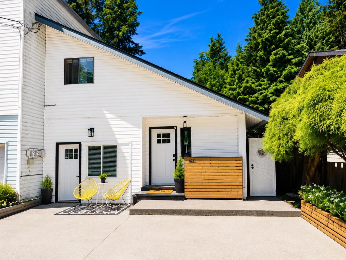 Property Photo: 41741 Dogwood Place BC V8B 1G5