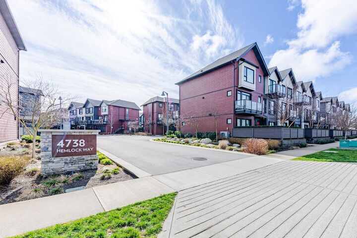 4738 Hemlock Way 185 — photo 1