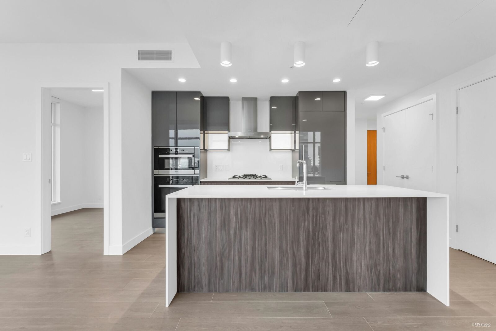 Property Photo:  6511 Sussex Avenue 19xx  BC V5H 0K5 