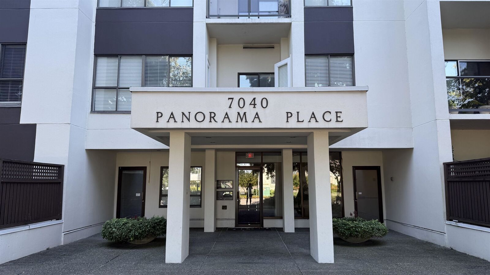 Property Photo:  7040 Granville Avenue 1008  BC V6Y 3W5 
