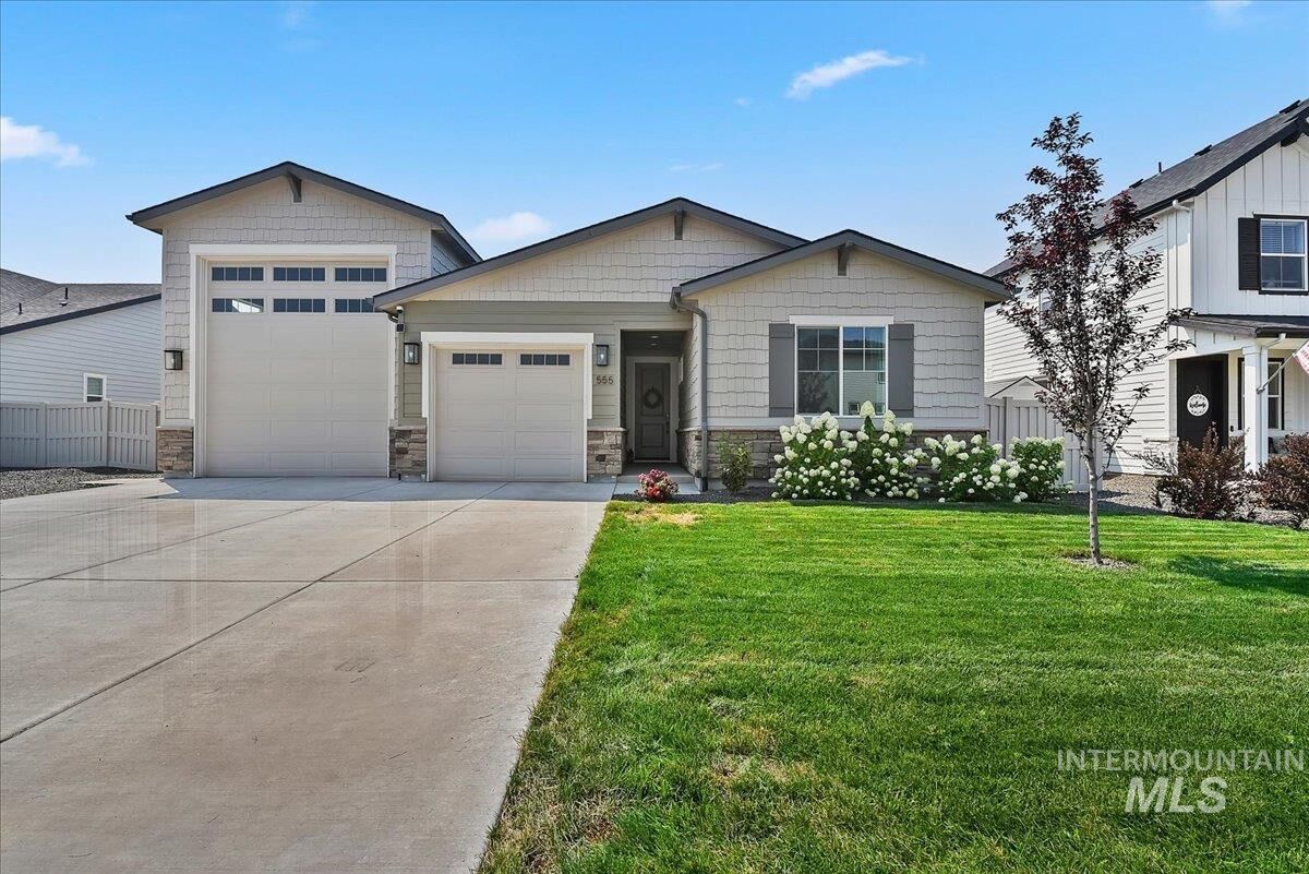 Property Photo: 555 Burnside Ave ID 83644