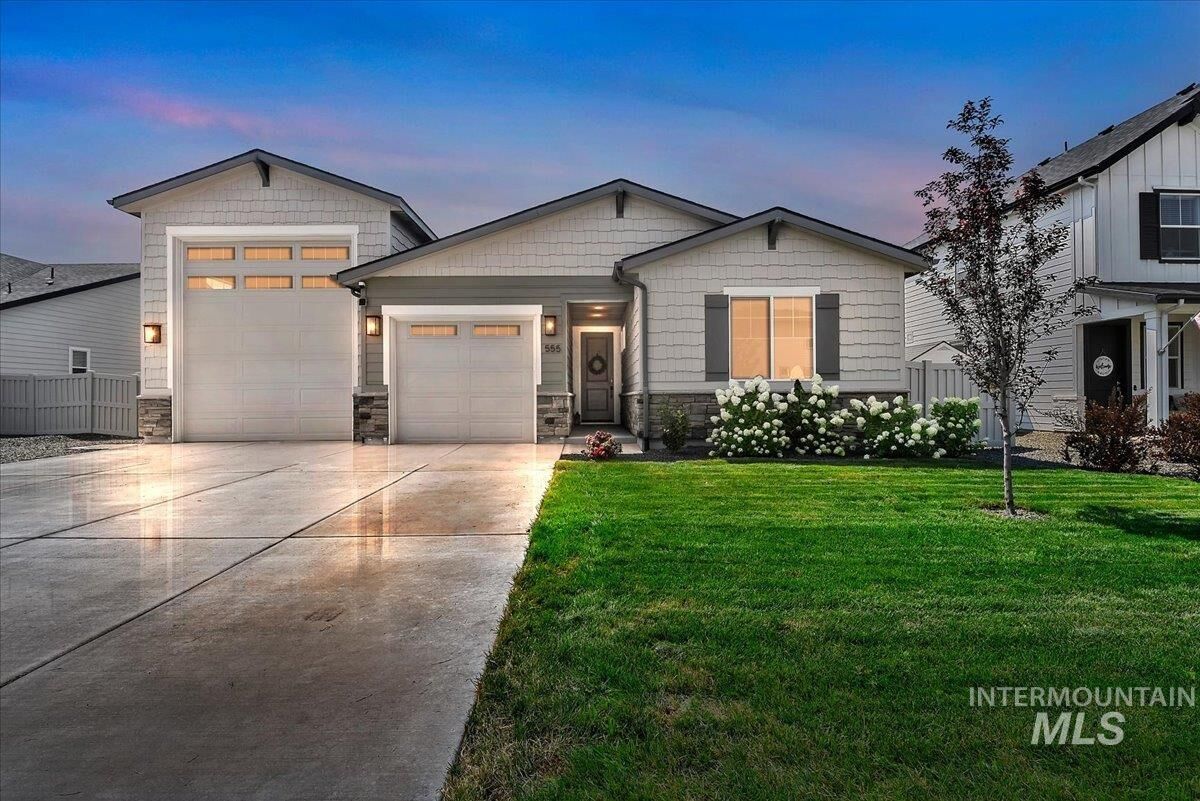 Property Photo:  555 Burnside Ave  ID 83644 