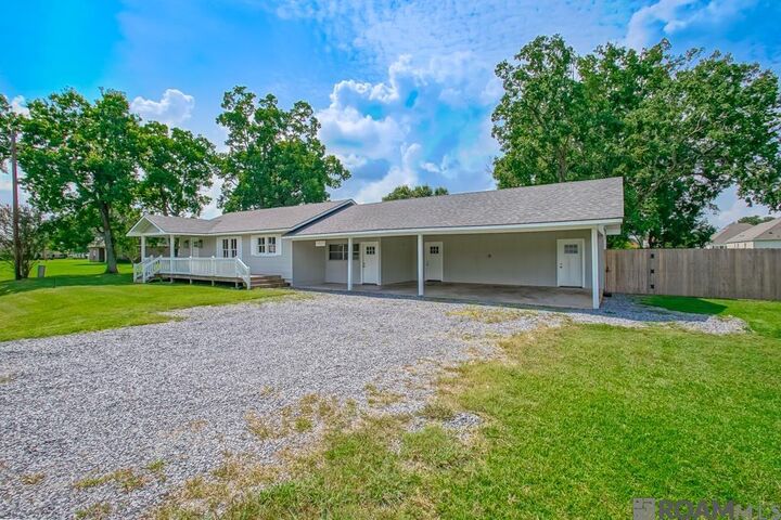 Property Photo:  40035 Cornerview Rd  LA 70737 