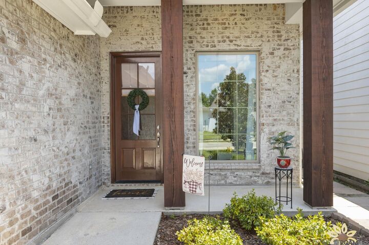 Property Photo: 6526 Oak Garden Dr LA 70817