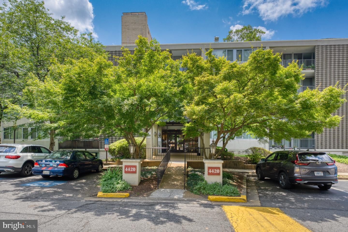 Property Photo: 4420 Briarwood Court N 25 VA 22003