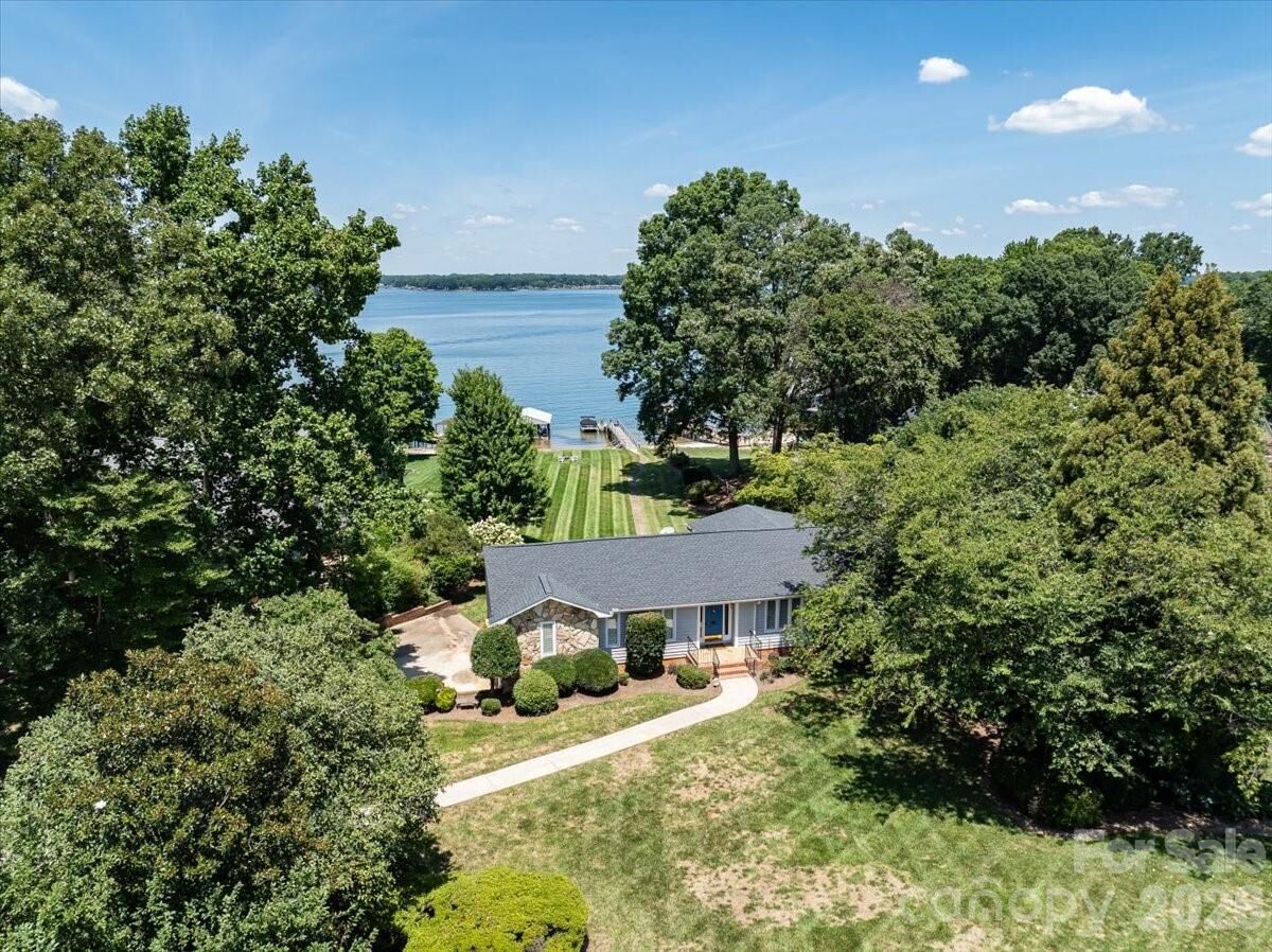 Property Photo:  118 Teakwood Lane  NC 28117 