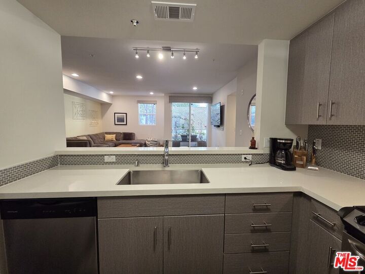Property Photo: 436 S Virgil Ave, Unit 209 CA 90020