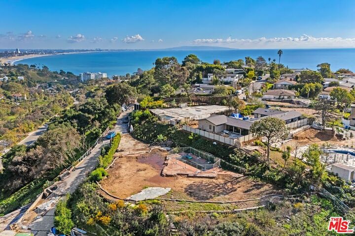 Property Photo:  320 Bellino Dr  CA 90272 