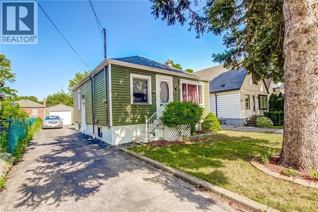 Photo de la propriété:  230 East 33rd Street  ON L8V 3T6 