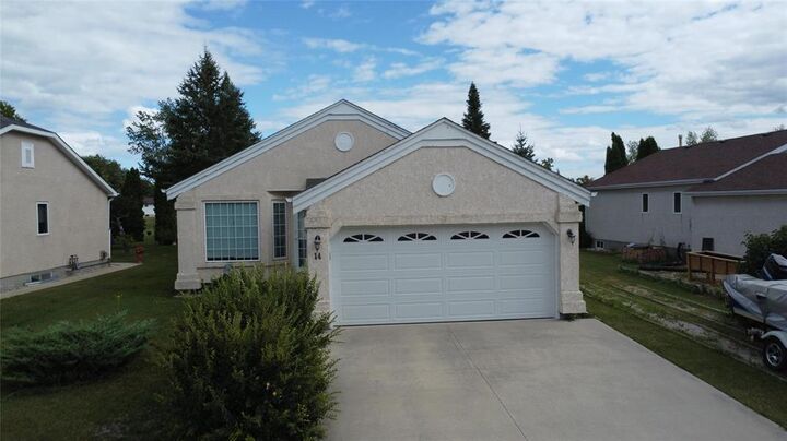 Property Photo: 14 Keith Cosens Drive MB R0C 2Z0