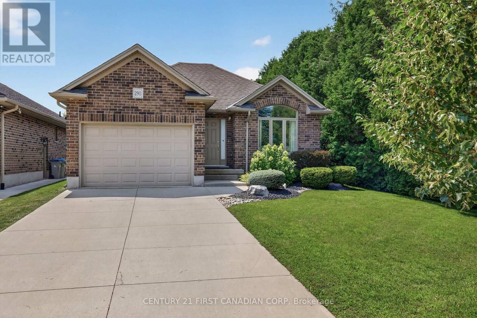 Property Photo:  290 Mogg Street  ON N7G 0C6 