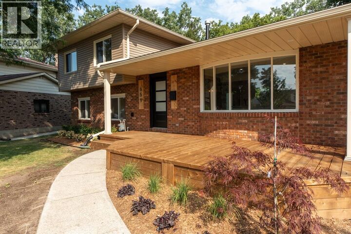 Property Photo: 659 Winchester Crescent ON N7S 4P6