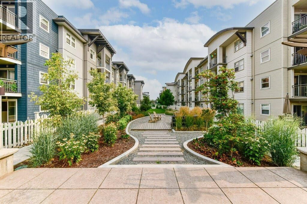 Property Photo: 547 Yates Road 304 BC V1V 2T9
