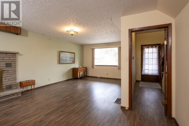 Photo de la propriété:  216 Francis St  ON P7E 4C2 
