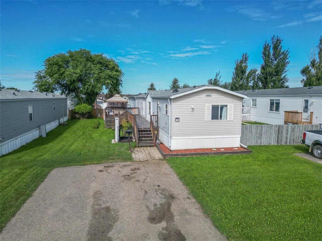 Property Photo: 705 Brentwood Village MB R7B 4C4