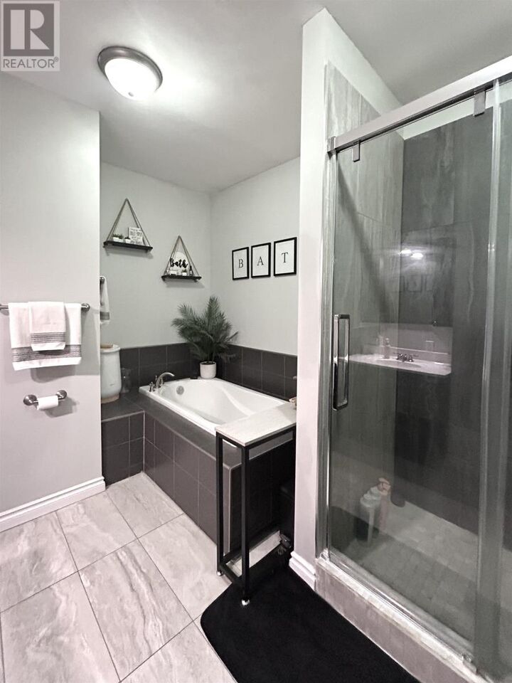 Property Photo: 554 Elm Avenue ON P9A 3J4