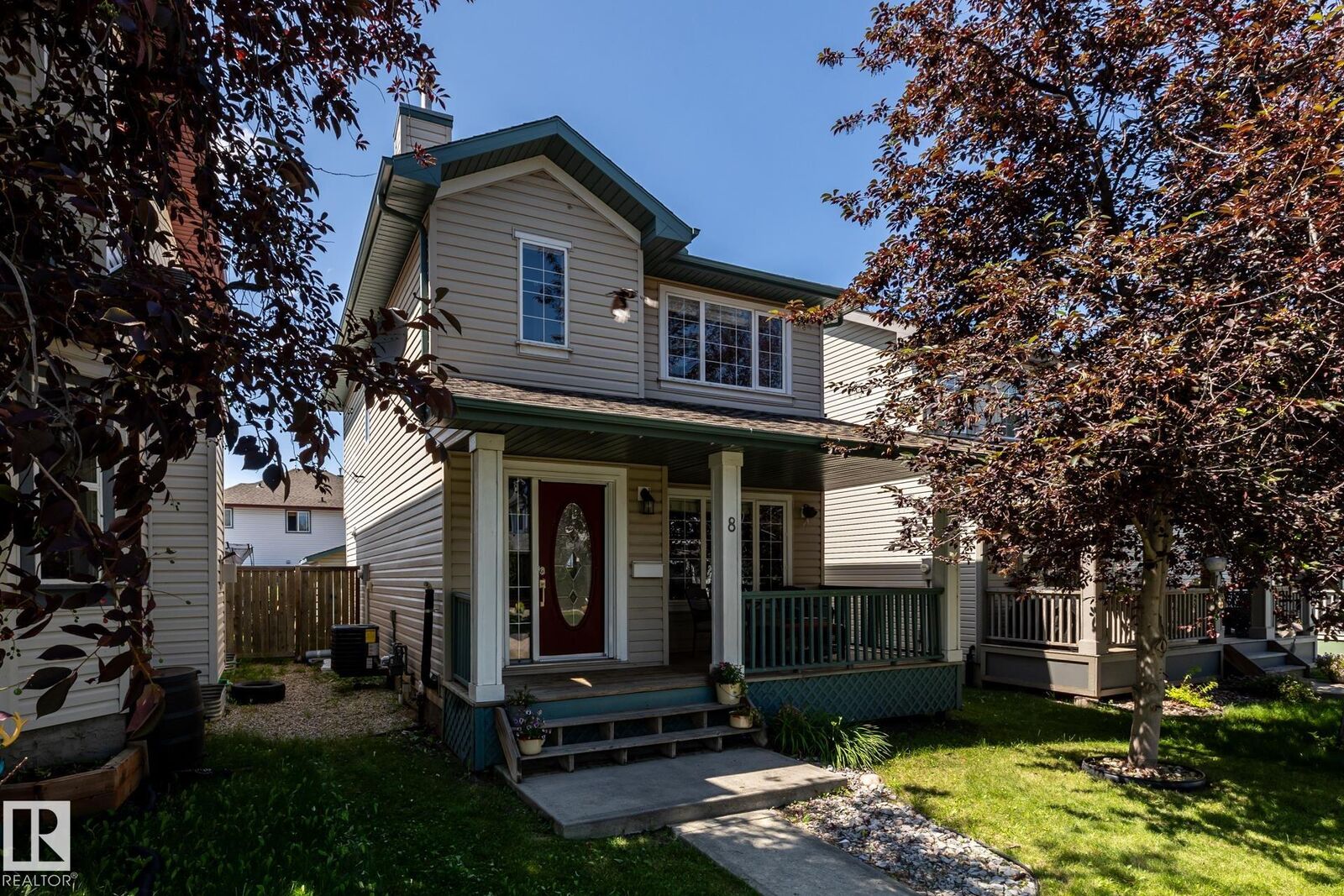 Property Photo: 8 Summerland Way AB T8H 2P2