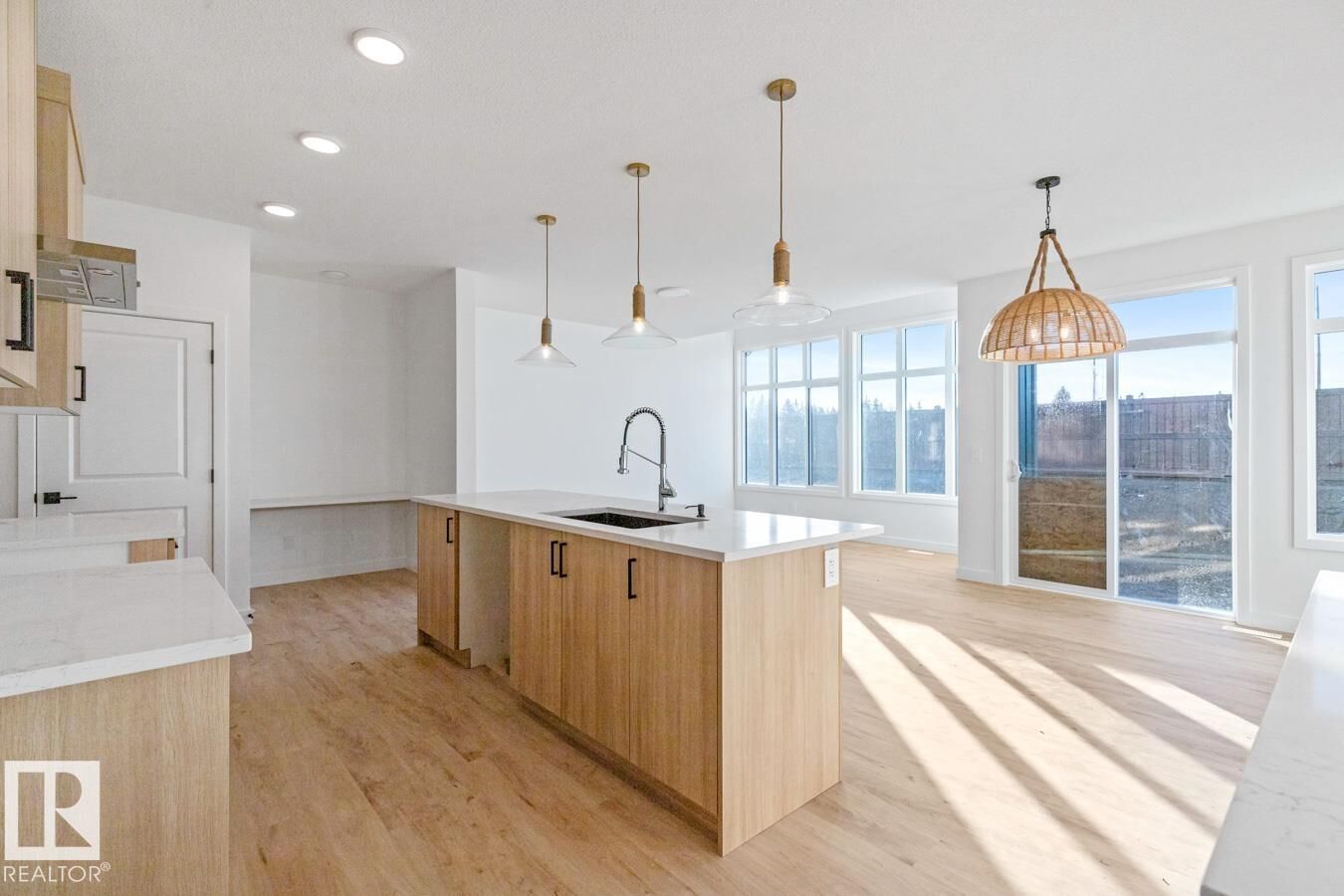 Property Photo:  62 Cuddie Drive  AB T8H 3C8 