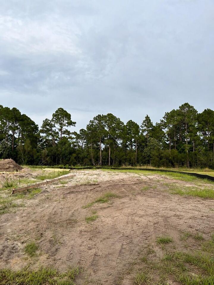 Property Photo: 608 Norris Dr FL 32456
